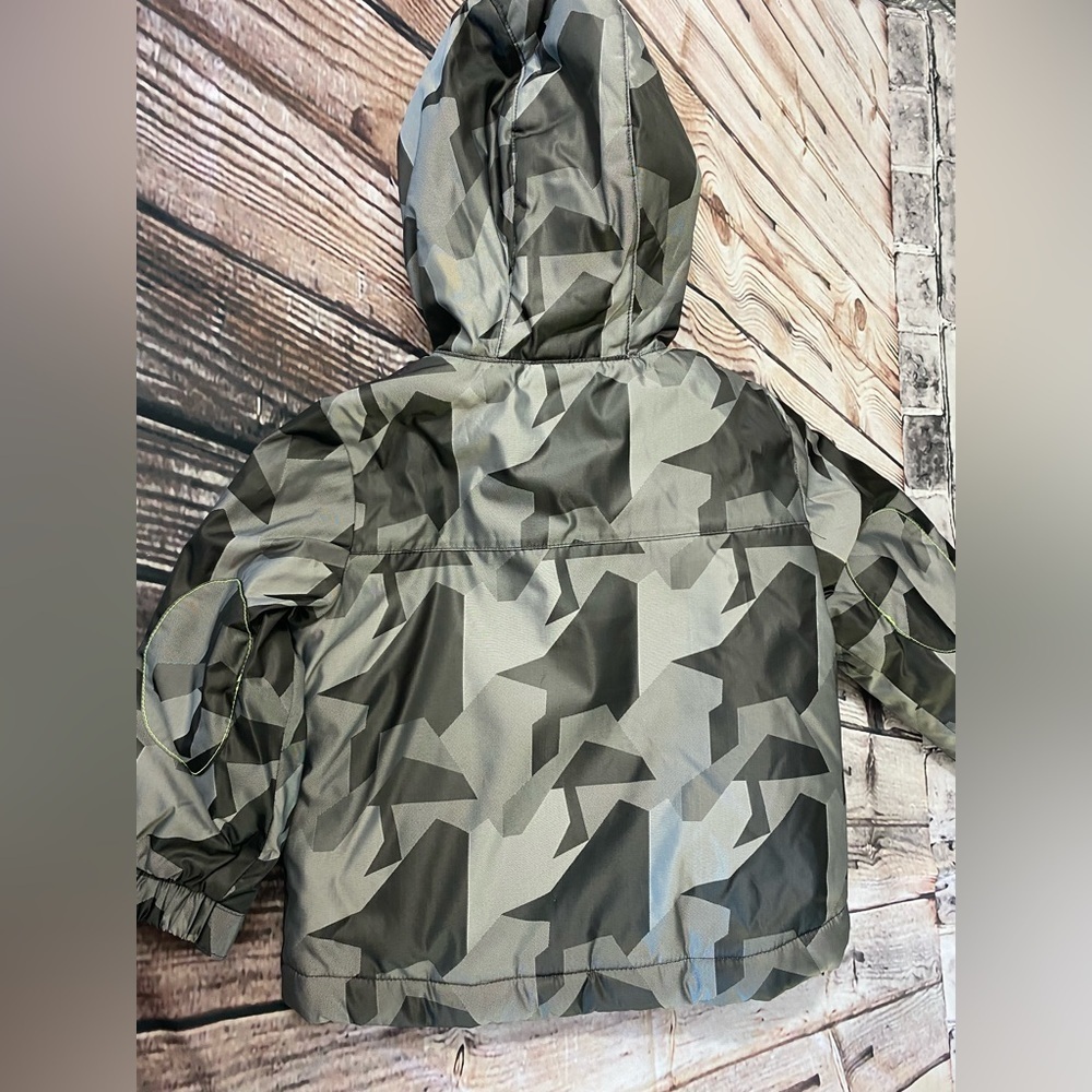 Cat & Jack Boys Size 18M Gray Camo Hooded Jacket